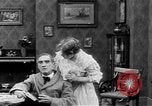 Standbild Helen's Ehe New York United States USA, 1912, aus Sekunde 26 historischem Filmmaterial Videoclip 65675073460