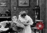 Standbild Helen's Ehe New York United States USA, 1912, aus Sekunde 27 historischem Filmmaterial Videoclip 65675073460