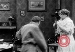 Standbild Helen's Ehe New York United States USA, 1912, aus Sekunde 29 historischem Filmmaterial Videoclip 65675073460