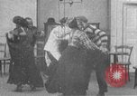 Standbild African American brawl United States USA, 1907, aus Sekunde 15 historischem Filmmaterial Videoclip 65675073465