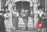 Immagine di America terra di libertà raffiguranti diverse americani insieme United States USA, 1907, secondo 60 filmato di repertorio 65675073467
