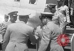 Immagine di Il colonnello Armando V Cerrato Washington DC USA, 1954, secondo 12 filmato di repertorio 65675073514