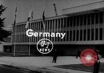 Immagine di Inaugurazione della libreria Germania, 1954, secondo 3 filmato di repertorio 65675073515
