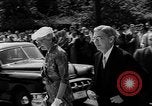 Immagine di Inaugurazione della libreria Germania, 1954, secondo 11 filmato di repertorio 65675073515