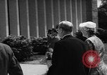 Immagine di Inaugurazione della libreria Germania, 1954, secondo 15 filmato di repertorio 65675073515