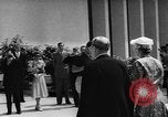 Immagine di Inaugurazione della libreria Germania, 1954, secondo 16 filmato di repertorio 65675073515