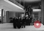 Immagine di Inaugurazione della libreria Germania, 1954, secondo 17 filmato di repertorio 65675073515
