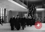 Immagine di Inaugurazione della libreria Germania, 1954, secondo 19 filmato di repertorio 65675073515