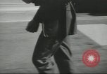 Image les gardiens de tombe Washington DC USA, 1958, de la seconde 28 séquences d'archives historiques vidéo 65675073537