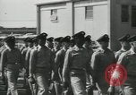 Standbild Graduation Day Parade Fort Dix New Jersey USA, 1955, aus Sekunde 13 historischem Filmmaterial Videoclip 65675073543