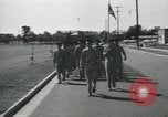 Standbild Graduation Day Parade Fort Dix New Jersey USA, 1955, aus Sekunde 26 historischem Filmmaterial Videoclip 65675073543