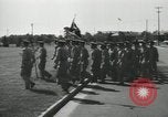 Standbild Graduation Day Parade Fort Dix New Jersey USA, 1955, aus Sekunde 30 historischem Filmmaterial Videoclip 65675073543