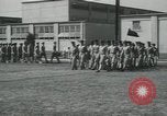 Standbild Graduation Day Parade Fort Dix New Jersey USA, 1955, aus Sekunde 34 historischem Filmmaterial Videoclip 65675073543