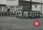 Standbild Graduation Day Parade Fort Dix New Jersey USA, 1955, aus Sekunde 35 historischem Filmmaterial Videoclip 65675073543