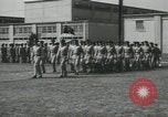 Standbild Graduation Day Parade Fort Dix New Jersey USA, 1955, aus Sekunde 37 historischem Filmmaterial Videoclip 65675073543