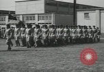 Standbild Graduation Day Parade Fort Dix New Jersey USA, 1955, aus Sekunde 39 historischem Filmmaterial Videoclip 65675073543