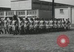 Standbild Graduation Day Parade Fort Dix New Jersey USA, 1955, aus Sekunde 40 historischem Filmmaterial Videoclip 65675073543