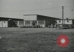 Standbild Graduation Day Parade Fort Dix New Jersey USA, 1955, aus Sekunde 43 historischem Filmmaterial Videoclip 65675073543