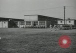 Standbild Graduation Day Parade Fort Dix New Jersey USA, 1955, aus Sekunde 45 historischem Filmmaterial Videoclip 65675073543