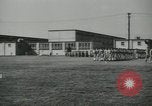 Standbild Graduation Day Parade Fort Dix New Jersey USA, 1955, aus Sekunde 51 historischem Filmmaterial Videoclip 65675073543