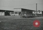 Standbild Graduation Day Parade Fort Dix New Jersey USA, 1955, aus Sekunde 56 historischem Filmmaterial Videoclip 65675073543