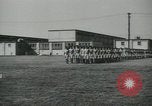 Standbild Graduation Day Parade Fort Dix New Jersey USA, 1955, aus Sekunde 57 historischem Filmmaterial Videoclip 65675073543