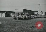Standbild Graduation Day Parade Fort Dix New Jersey USA, 1955, aus Sekunde 60 historischem Filmmaterial Videoclip 65675073543