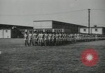 Standbild Graduation Day Parade Fort Dix New Jersey USA, 1955, aus Sekunde 61 historischem Filmmaterial Videoclip 65675073543