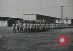 Standbild Graduation Day Parade Fort Dix New Jersey USA, 1955, aus Sekunde 62 historischem Filmmaterial Videoclip 65675073543