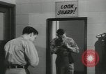 Standbild Firma E 1 Training Regiment Auszubildende Fort Dix New Jersey USA, 1955, aus Sekunde 14 historischem Filmmaterial Videoclip 65675073545