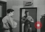 Standbild Firma E 1 Training Regiment Auszubildende Fort Dix New Jersey USA, 1955, aus Sekunde 15 historischem Filmmaterial Videoclip 65675073545