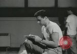 Standbild Firma E 1 Training Regiment Auszubildende Fort Dix New Jersey USA, 1955, aus Sekunde 23 historischem Filmmaterial Videoclip 65675073545