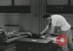 Standbild Firma E 1 Training Regiment Auszubildende Fort Dix New Jersey USA, 1955, aus Sekunde 32 historischem Filmmaterial Videoclip 65675073545