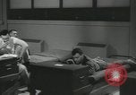 Standbild Firma E 1 Training Regiment Auszubildende Fort Dix New Jersey USA, 1955, aus Sekunde 37 historischem Filmmaterial Videoclip 65675073545