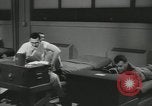 Standbild Firma E 1 Training Regiment Auszubildende Fort Dix New Jersey USA, 1955, aus Sekunde 39 historischem Filmmaterial Videoclip 65675073545