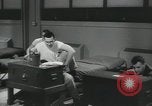 Standbild Firma E 1 Training Regiment Auszubildende Fort Dix New Jersey USA, 1955, aus Sekunde 40 historischem Filmmaterial Videoclip 65675073545