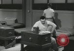 Standbild Firma E 1 Training Regiment Auszubildende Fort Dix New Jersey USA, 1955, aus Sekunde 43 historischem Filmmaterial Videoclip 65675073545