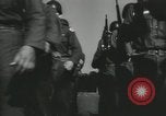 Standbild Firma E 1 Training Regiment Auszubildende Fort Dix New Jersey USA, 1955, aus Sekunde 11 historischem Filmmaterial Videoclip 65675073546
