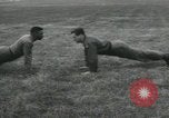 Standbild Firma E 1 Training Regiment Auszubildende Fort Dix New Jersey USA, 1955, aus Sekunde 13 historischem Filmmaterial Videoclip 65675073546