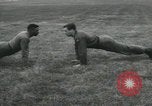 Standbild Firma E 1 Training Regiment Auszubildende Fort Dix New Jersey USA, 1955, aus Sekunde 15 historischem Filmmaterial Videoclip 65675073546
