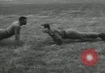 Standbild Firma E 1 Training Regiment Auszubildende Fort Dix New Jersey USA, 1955, aus Sekunde 16 historischem Filmmaterial Videoclip 65675073546