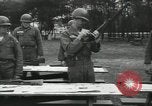 Standbild Firma E 1 Training Regiment Auszubildende Fort Dix New Jersey USA, 1955, aus Sekunde 21 historischem Filmmaterial Videoclip 65675073546