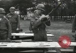 Standbild Firma E 1 Training Regiment Auszubildende Fort Dix New Jersey USA, 1955, aus Sekunde 23 historischem Filmmaterial Videoclip 65675073546
