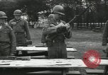 Standbild Firma E 1 Training Regiment Auszubildende Fort Dix New Jersey USA, 1955, aus Sekunde 24 historischem Filmmaterial Videoclip 65675073546