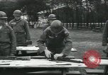 Standbild Firma E 1 Training Regiment Auszubildende Fort Dix New Jersey USA, 1955, aus Sekunde 27 historischem Filmmaterial Videoclip 65675073546