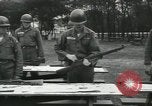 Standbild Firma E 1 Training Regiment Auszubildende Fort Dix New Jersey USA, 1955, aus Sekunde 31 historischem Filmmaterial Videoclip 65675073546