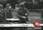 Standbild Firma E 1 Training Regiment Auszubildende Fort Dix New Jersey USA, 1955, aus Sekunde 32 historischem Filmmaterial Videoclip 65675073546