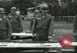Standbild Firma E 1 Training Regiment Auszubildende Fort Dix New Jersey USA, 1955, aus Sekunde 34 historischem Filmmaterial Videoclip 65675073546