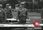 Standbild Firma E 1 Training Regiment Auszubildende Fort Dix New Jersey USA, 1955, aus Sekunde 35 historischem Filmmaterial Videoclip 65675073546
