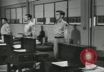 Standbild Firma E 1 Training Regiment Auszubildende Fort Dix New Jersey USA, 1955, aus Sekunde 36 historischem Filmmaterial Videoclip 65675073546